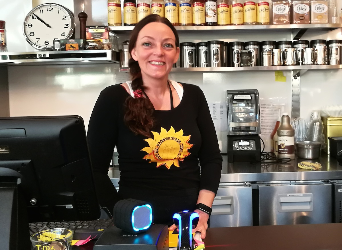 hortensaapa selges på cafe gul